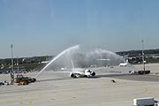 Wassertaufe für die Qatar Airways A350 XWB auf dem Münchner Flughafen (©Foto: Martin Schmitz)